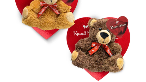 Russell Stover Día de San Valentín caja de chocolates con forma de corazon y peluche
