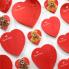 Russell Stover Día de San Valentín caja de chocolates con forma de corazon y peluche - Imagen 4